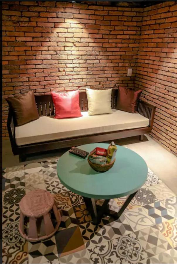 Stay&Chill - S.1: Ancient Studio Nearby Bui Vien Cidade de Ho Chi Minh Exterior foto